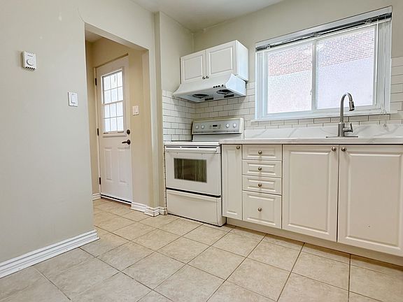 3rd image of 53 Godstone Rd Unit 119