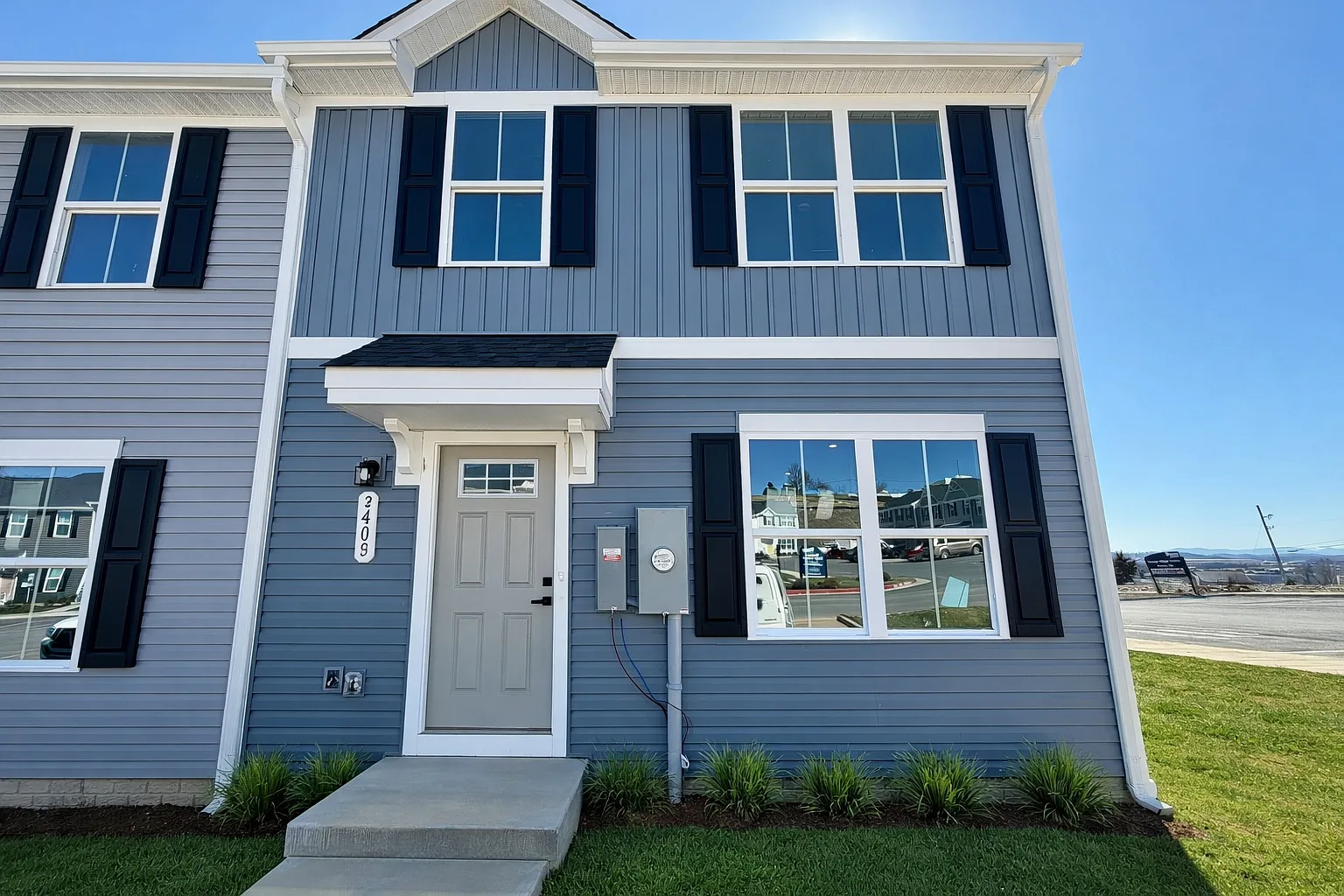 3 bed, 2.5 bath, 1220 sqft, $1,985 — Photo 3