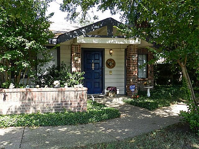 1st image of 5917 Royalcrest Dr