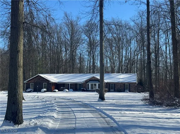 37505 Flint Ridge Dr, Grafton, OH 44044