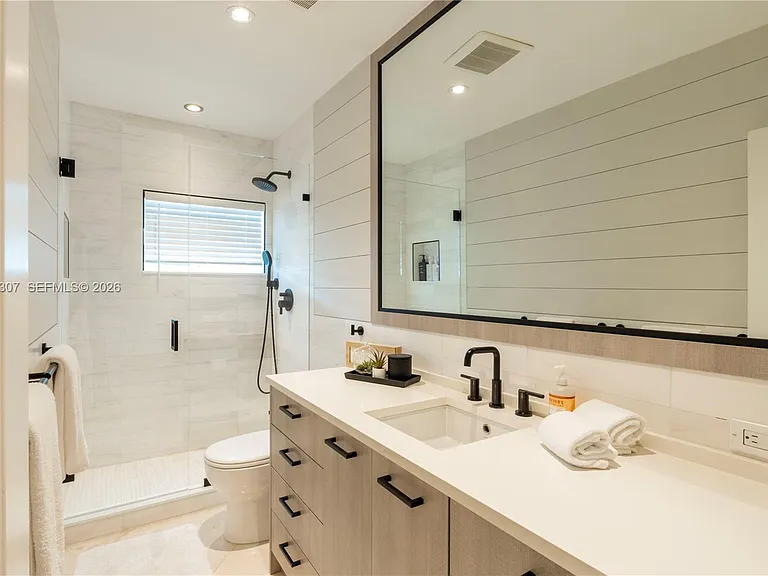1029 Mariposa Ave — Photo 19