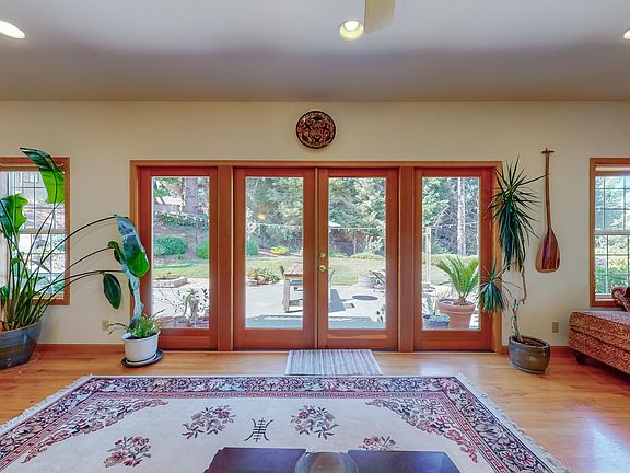 5th image of 18 Minette Ln