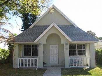 1st image of 936 NE 34th Ct