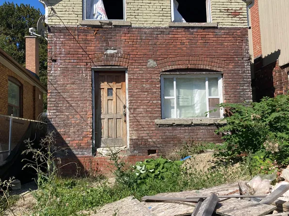 72 7th St, Toronto, ON M8V 3B2