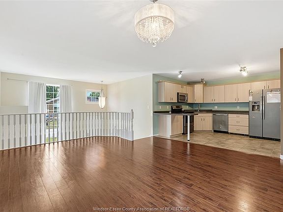 5th image of 437 Merrill Ave