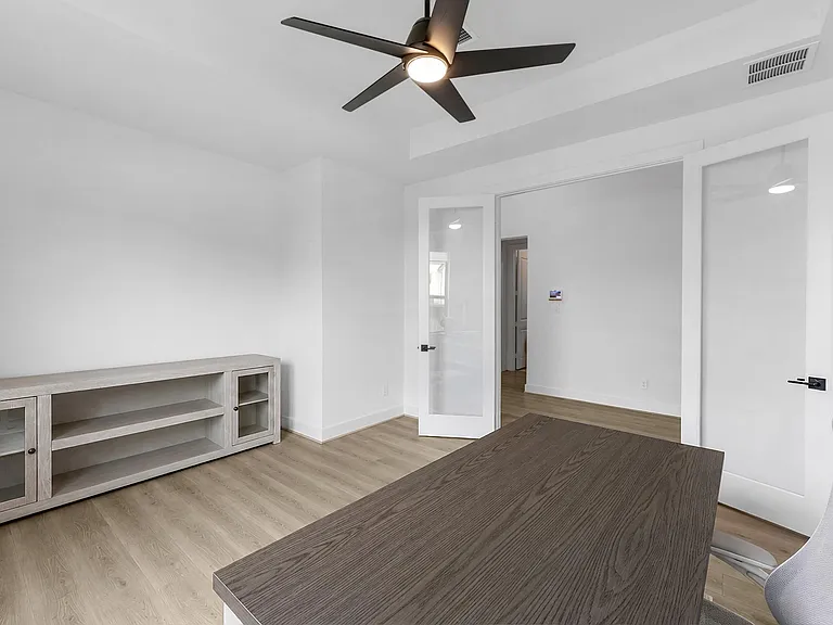 1402 Sunrise View Ln — Photo 22