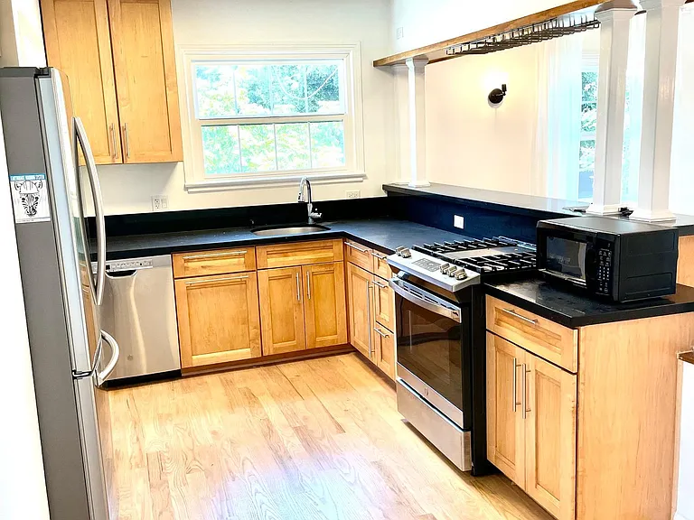 906 Parkman Ave — Photo 15