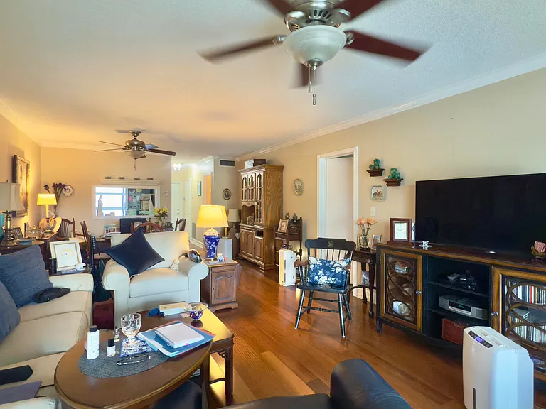 1200 SW 12th St #305 — Photo 27