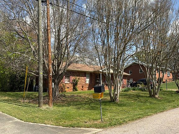3rd image of 102 Springway Dr