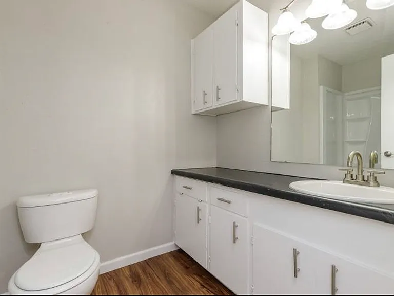 5337 Avenue C — Photo 11