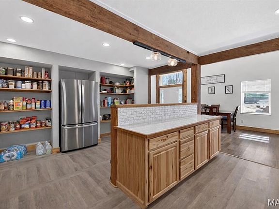 3rd image of 1219 Godt Rd