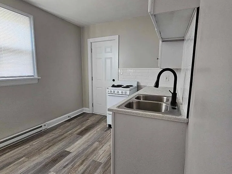 145 E North Ave — Photo 13