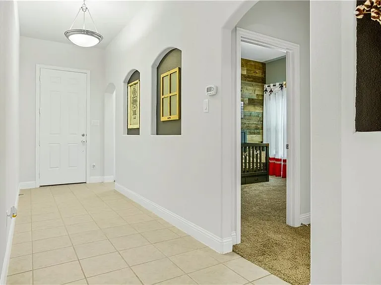 260 Hilltop Dr — Photo 4
