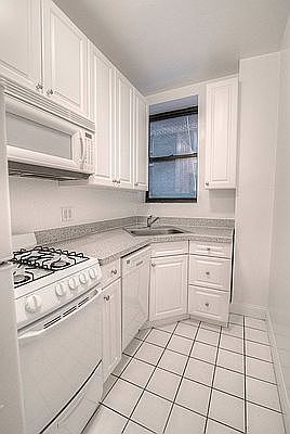 1st image of 477 W 57th St #2R