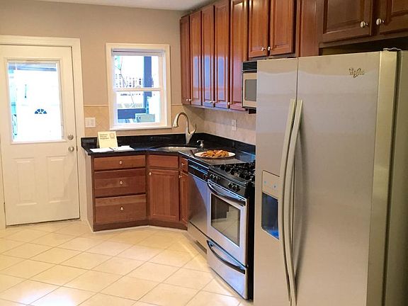 4th image of 519 S Milton Ave