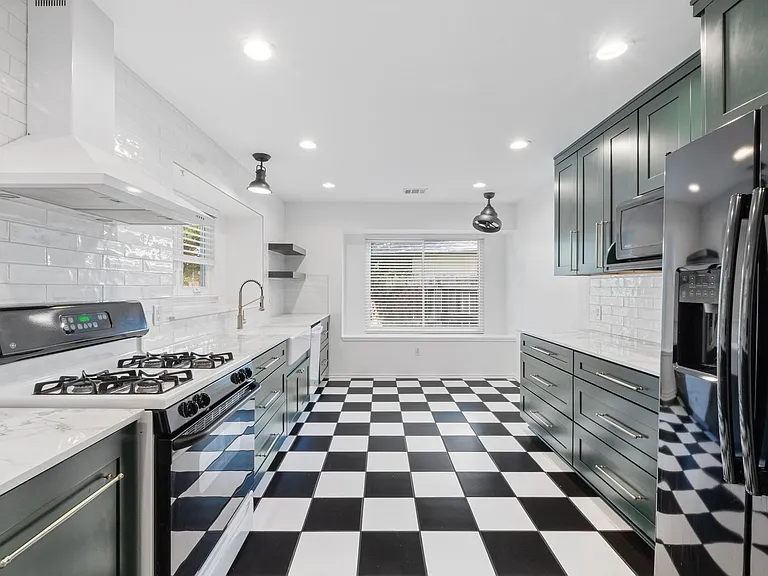 15905 De Peer Ave — Photo 10