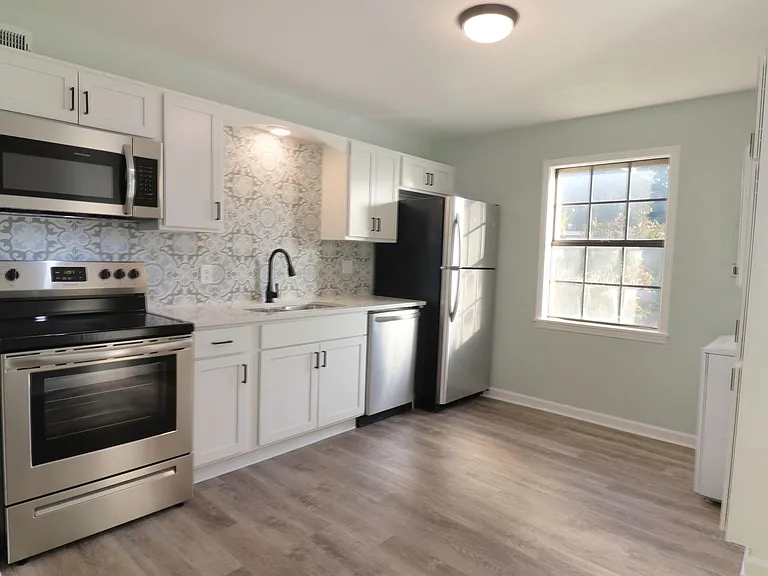 212 N Washington Ave — Photo 5