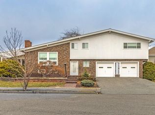 14 Summit View Dr, Swampscott, MA 01907