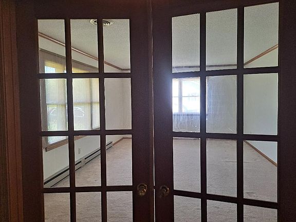 5th image of 12164 Crown Ave