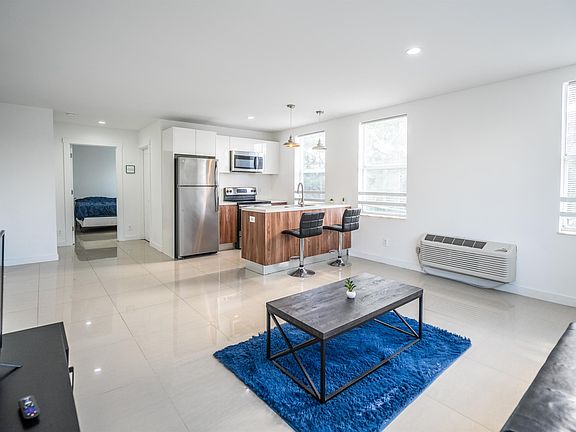 5th image of 924 Marseille Dr Unit 33