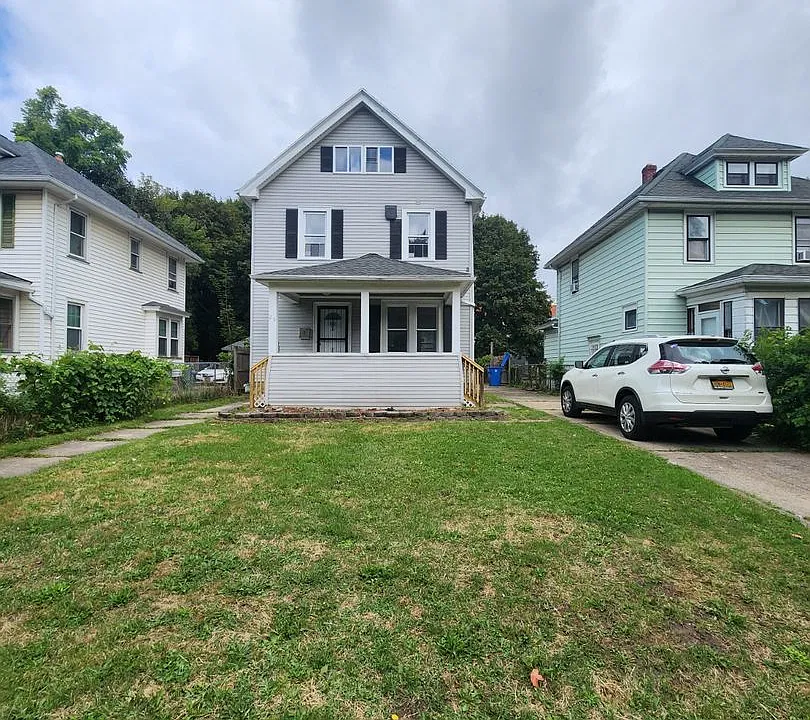 26 Bardin St