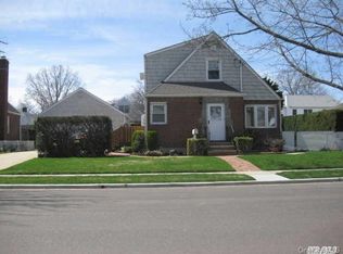 505 S 10th St, New Hyde Park, NY 11040