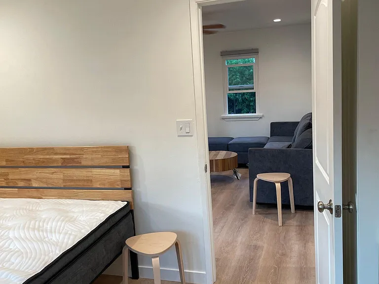 515 W Gutierrez St — Photo 1