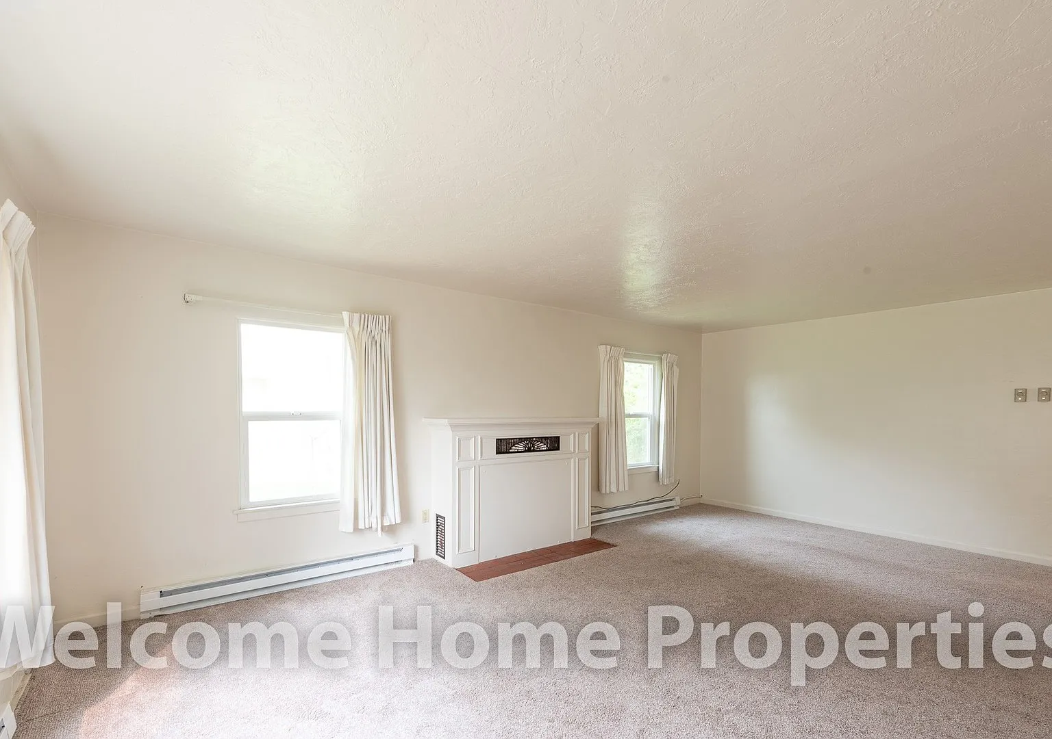 36 NE Ash — Photo 2