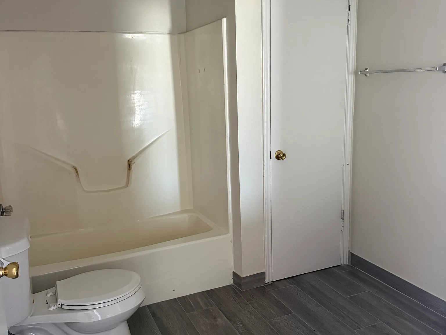 2 bed, 1042 sqft, $1,300 — Photo 3