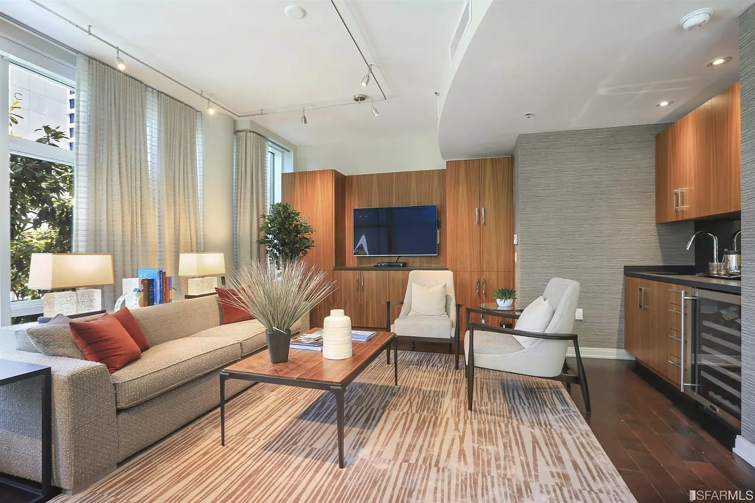 2 bed, 2.0 bath, 1724 sqft, $10,000 — Photo 2