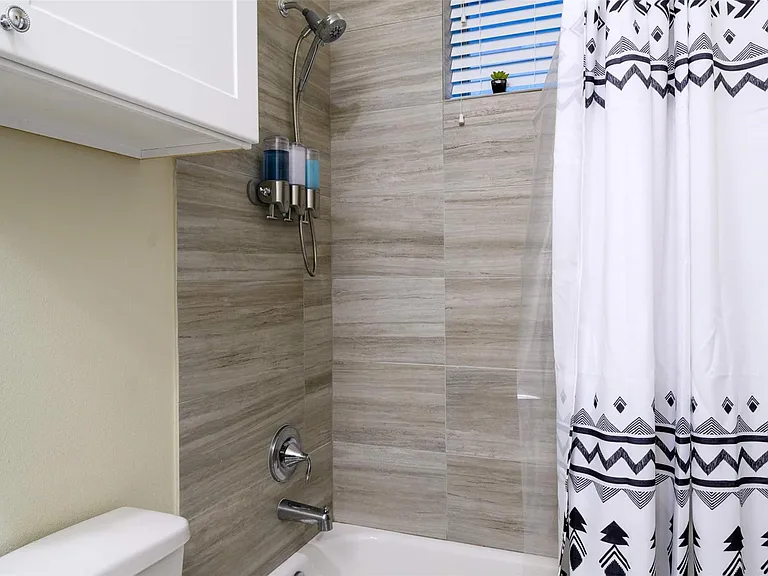 2105 Naomi St #B — Photo 20