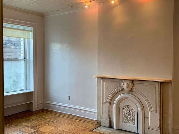 5th image of 328 W 46th St APT 4