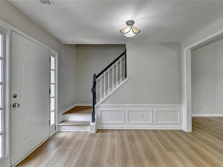 340 Waddington Trl — Photo 6