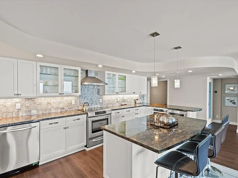 1890 S Ocean Dr #Penthouse 4 — Photo 3