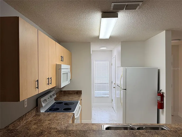 145 Ocean Bluff Dr — Photo 4