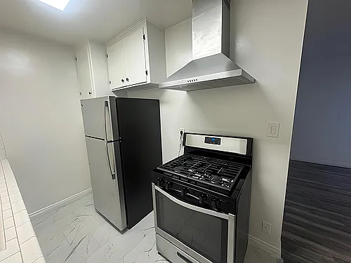 1433 N Detroit St #6 — Photo 2