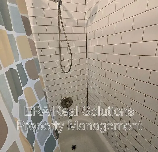 2721 Charles Dr — Photo 17