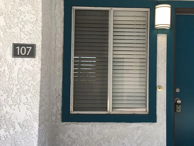Reef Apartments — Photo 1