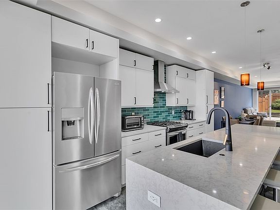 5th image of 4618 Carlton St