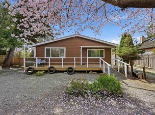 5707 Medusa St, Sechelt, BC V0N 3A3
