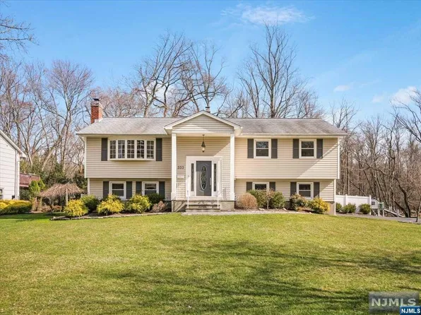 333 Momar Dr, Ramsey, NJ 07446