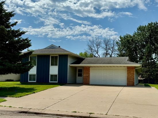 188 150th St W, Saint Paul, MN 55124