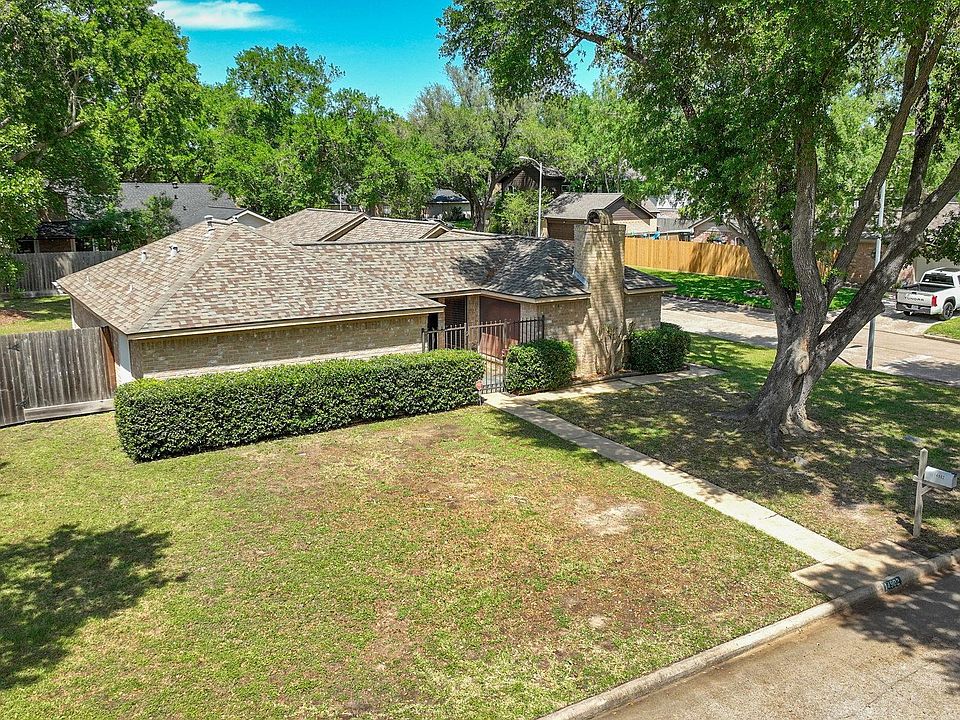 1st image of 14902 Beechmoor Dr