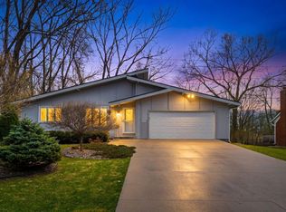 1286 Castle Ct, Golden Valley, MN 55427