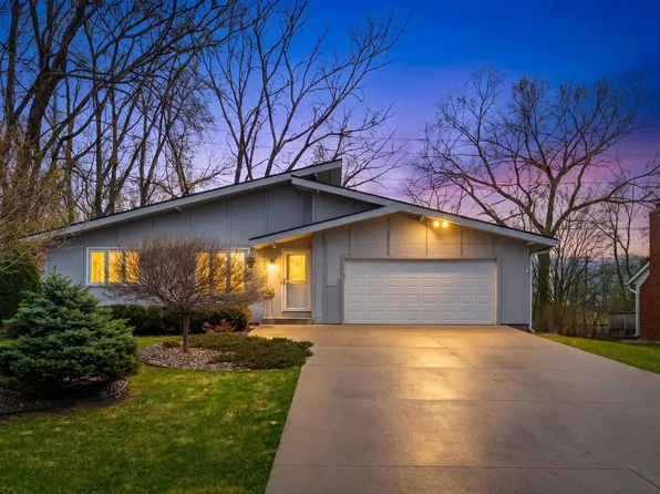 1286 Castle Ct, Golden Valley, MN 55427