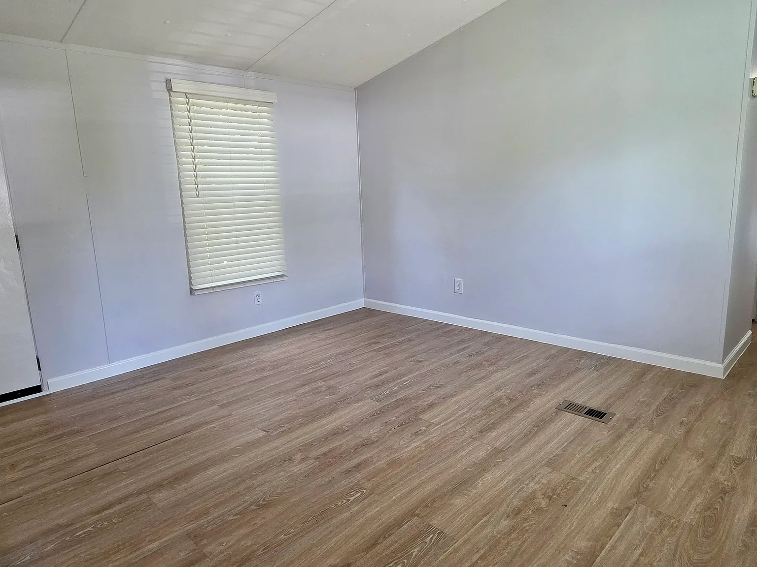 2 bed, 945 sqft, $1,200 — Photo 2
