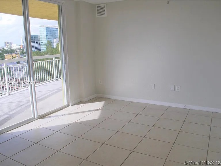 816 NW 11th St #801 — Photo 13