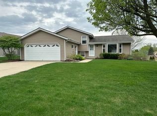 16265 W Heatherly Dr, New Berlin, WI 53151