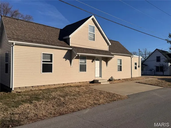 102 Karl Pl, O Fallon, IL 62269