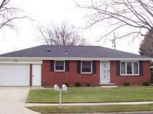 1926 Hillside Ln, Green Bay, WI 54302